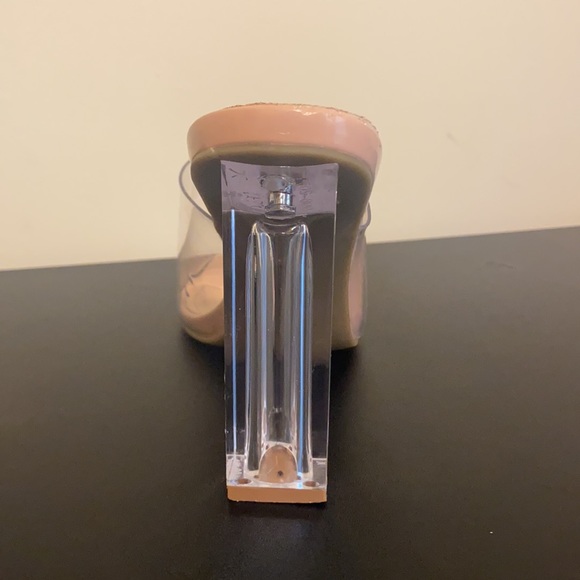 Very comfortable and goes with almost everything. - Picture 5 of 7